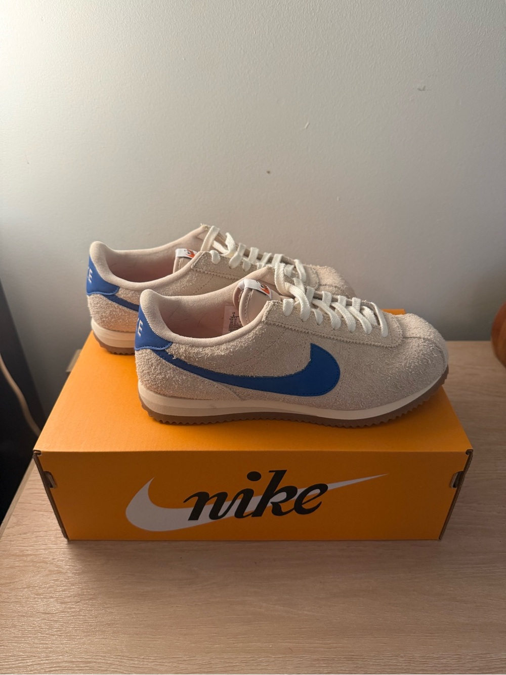 NWT nike cortez vintage sanddrift game royal (women’s) size 8 - Picture 8 of 9